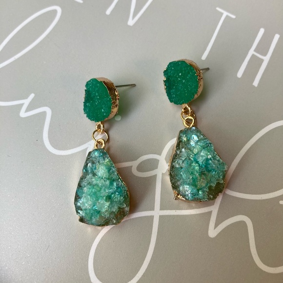 Green and Gold Irregular Cluster Resin Earrings - Picture 5 of 6